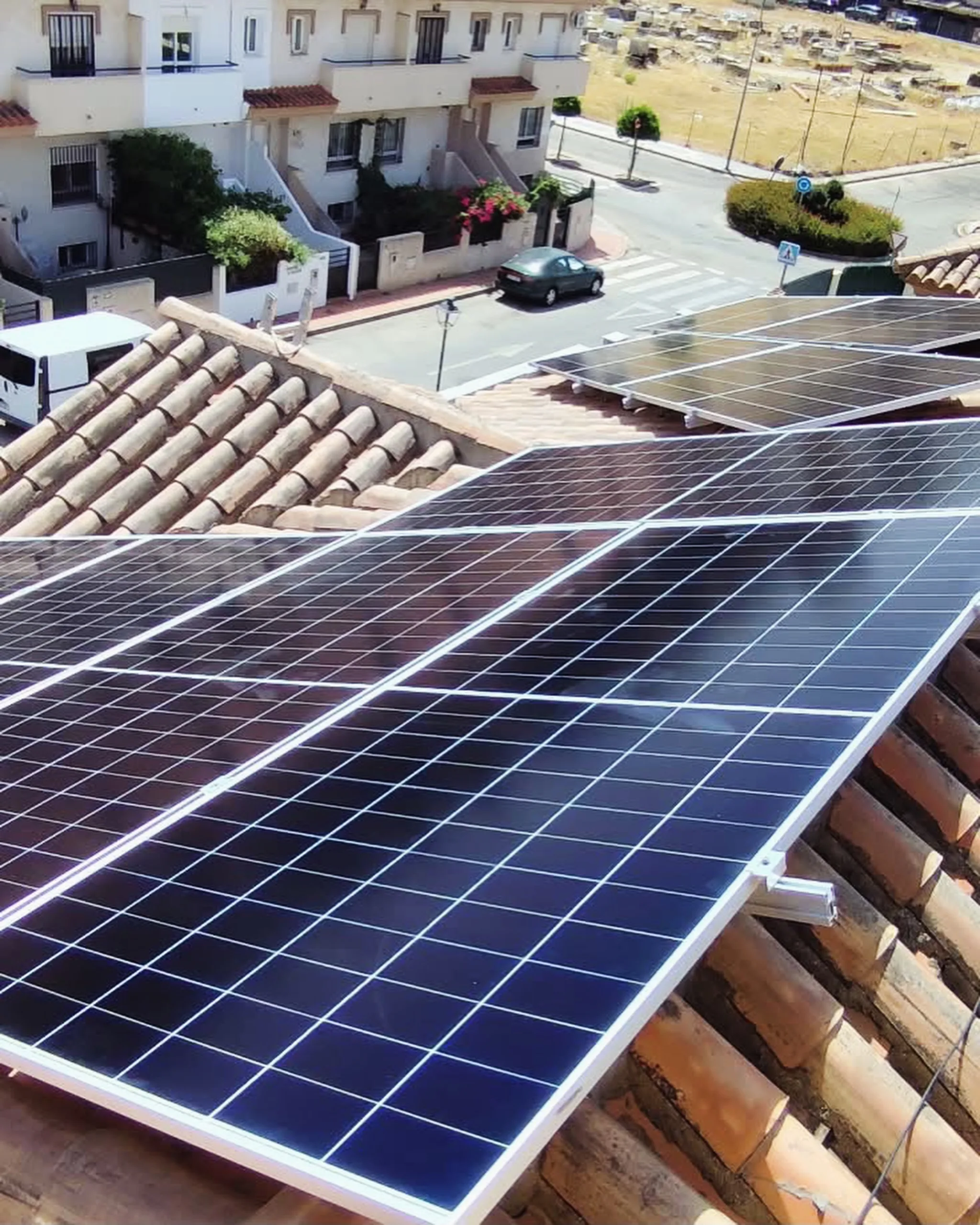 Placas solares en Algarrobo: precio, ahorro e instalación en 2026