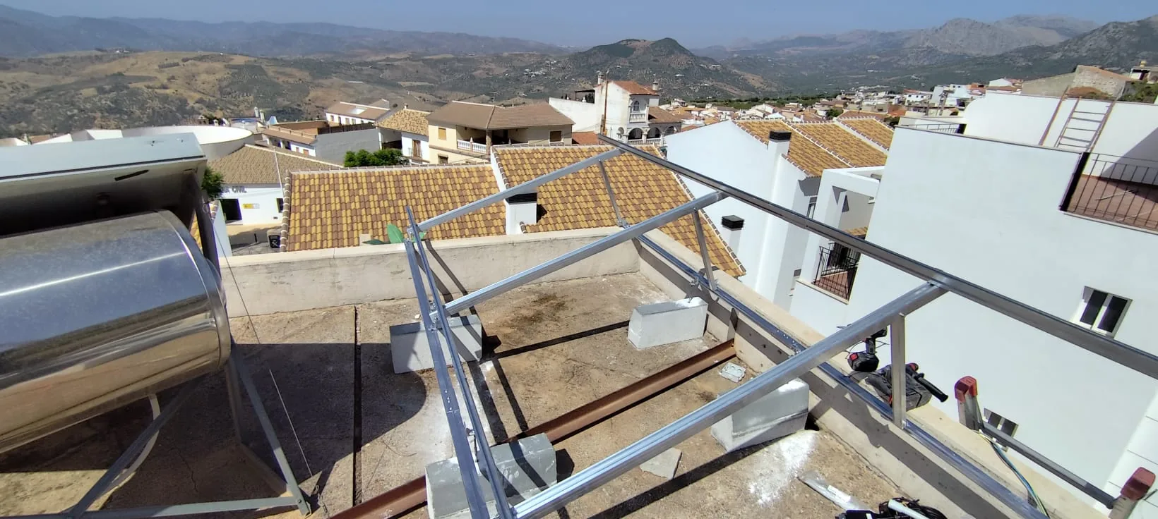 Placas solares en Frigiliana: precio, ahorro e instalación en 2026